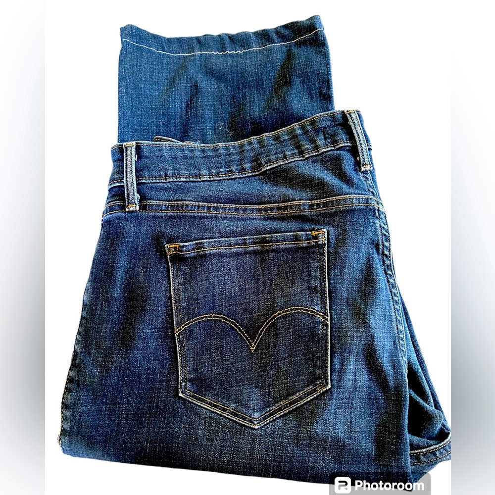 Levi’s 315 Shaping Bootcut Jeans